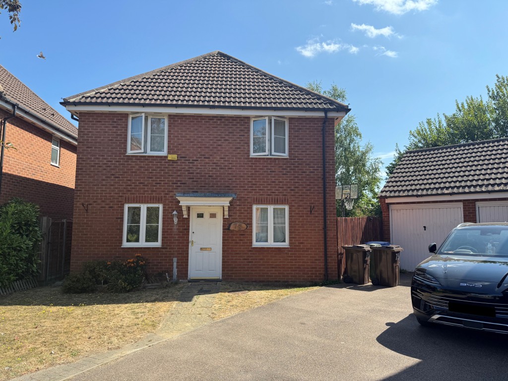 Lot: 164 - MODERN DETACHED THREE-BEDROOM HOUSE - A FREEHOLD RESIDENTIAL INVESTMENT - Front of property